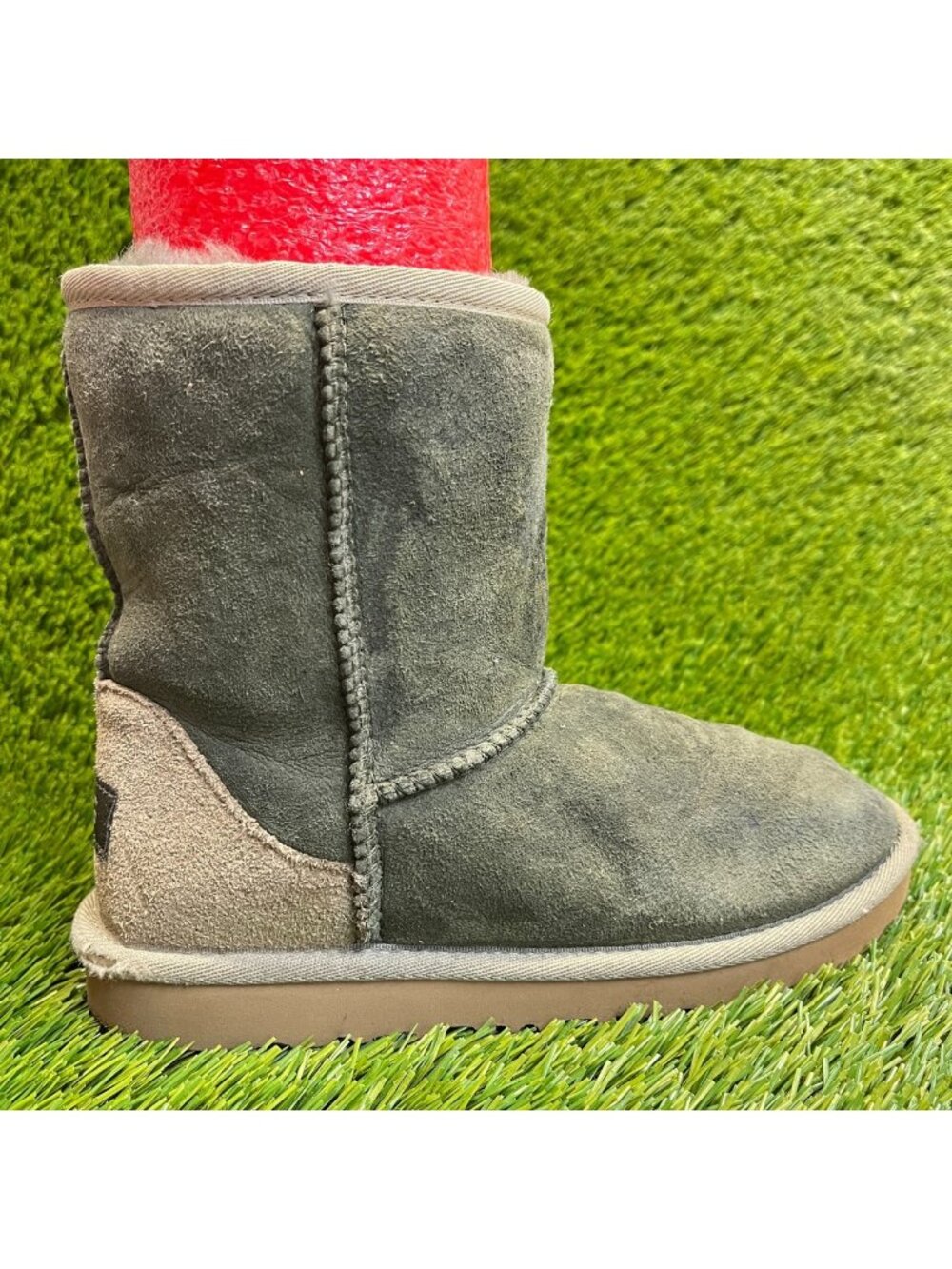 UGG Classic Short II Boys Size 3Y Green Classic Outdoor Suede Pull On Boots